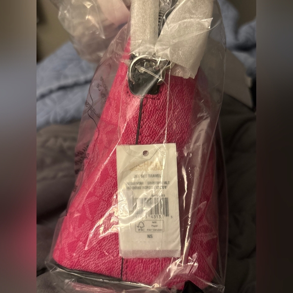 Michael Kors | Jet Set Color Block Dragonfruit Crossbody - Picture 5 of 5